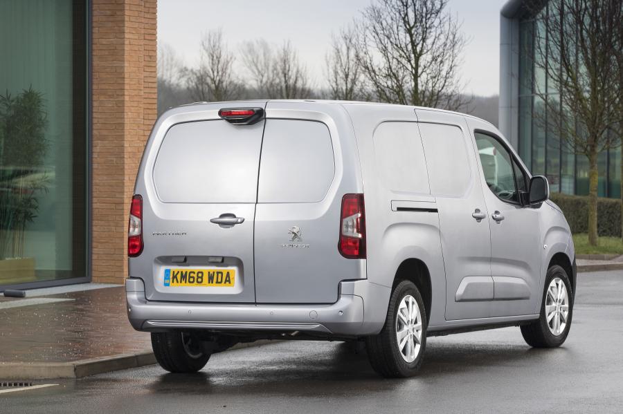  Peugeot Partner LWB 2018 года  (UK) (фото 9 из 14)